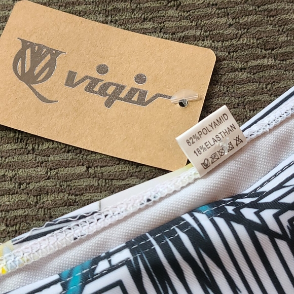 Vigiv Bikini Bottom NWT - Picture 2 of 4